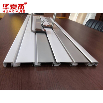 Chống ẩm tuyệt vời PVC Slatwall Panel Dễ lắp đặt bề mặt mịn mịn