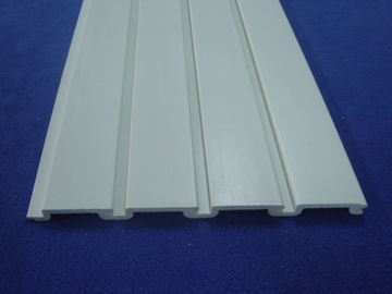 Giá tốt. Tấm nhựa cao cấp PVC Slatwall Công cụ lưu trữ với móc treo tường trực tuyến