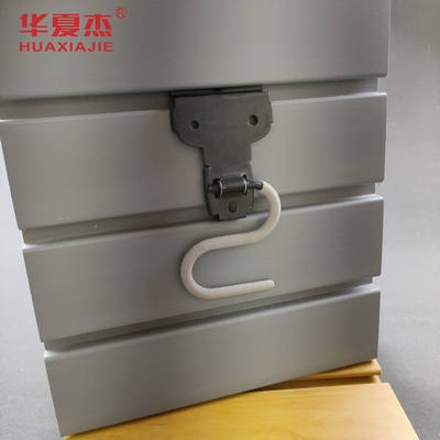 300mm X 17mm PVC Slatwall Panel với chiều dài tùy chỉnh và khả năng chống va chạm tuyệt vời