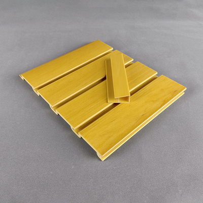 Giá tốt. Kệ trưng bày Slatwall giả bằng nhựa composite cho tường trưng bày trực tuyến