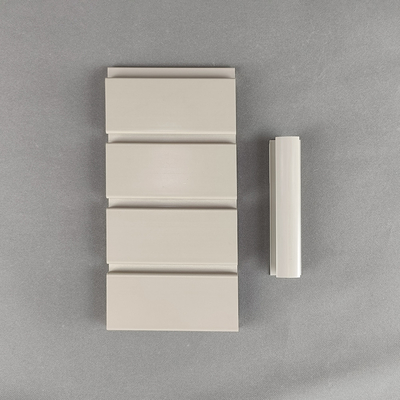 Giá tốt. Kệ trưng bày Slatwall giả mịn bằng nhựa cho tường trưng bày trực tuyến