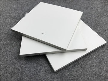 Giá tốt. Tấm chân tường màu trắng tùy chỉnh WPC trực tuyến