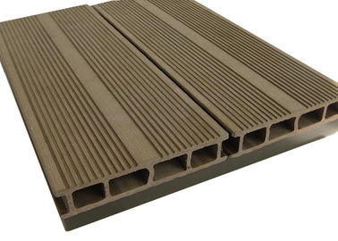Giá tốt. Walnut Color WPC Composite Decking / Recyclable Walkways Deck For Garden trực tuyến