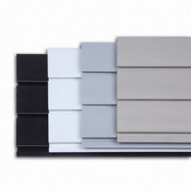 Giá tốt. Tấm ốp tường nội thất bằng nhựa Hệ thống Slatwall Pvc cho thiết bị thể thao trực tuyến