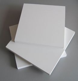 Giá tốt. Tùy chỉnh WPC Gỗ nhựa tổng hợp bọt / bảng hiển thị trực tuyến